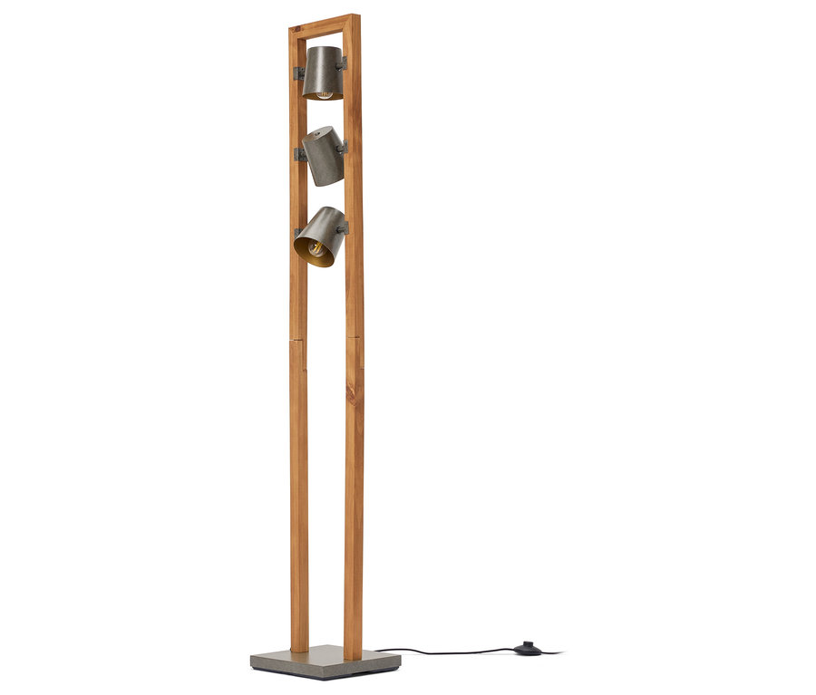 Lampa podłogowa z drewnianą ramą i trzema metalowymi reflektorami.