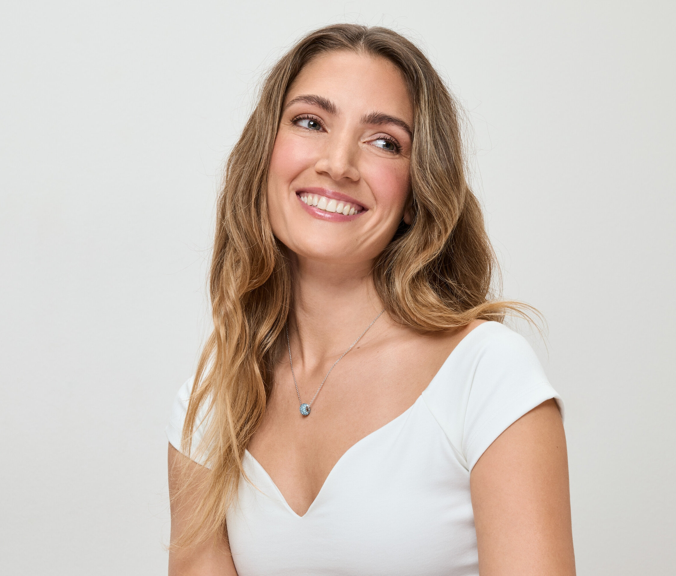 Tchibo - Naszyjnik z zawieszką pavé - kolor: niebieski