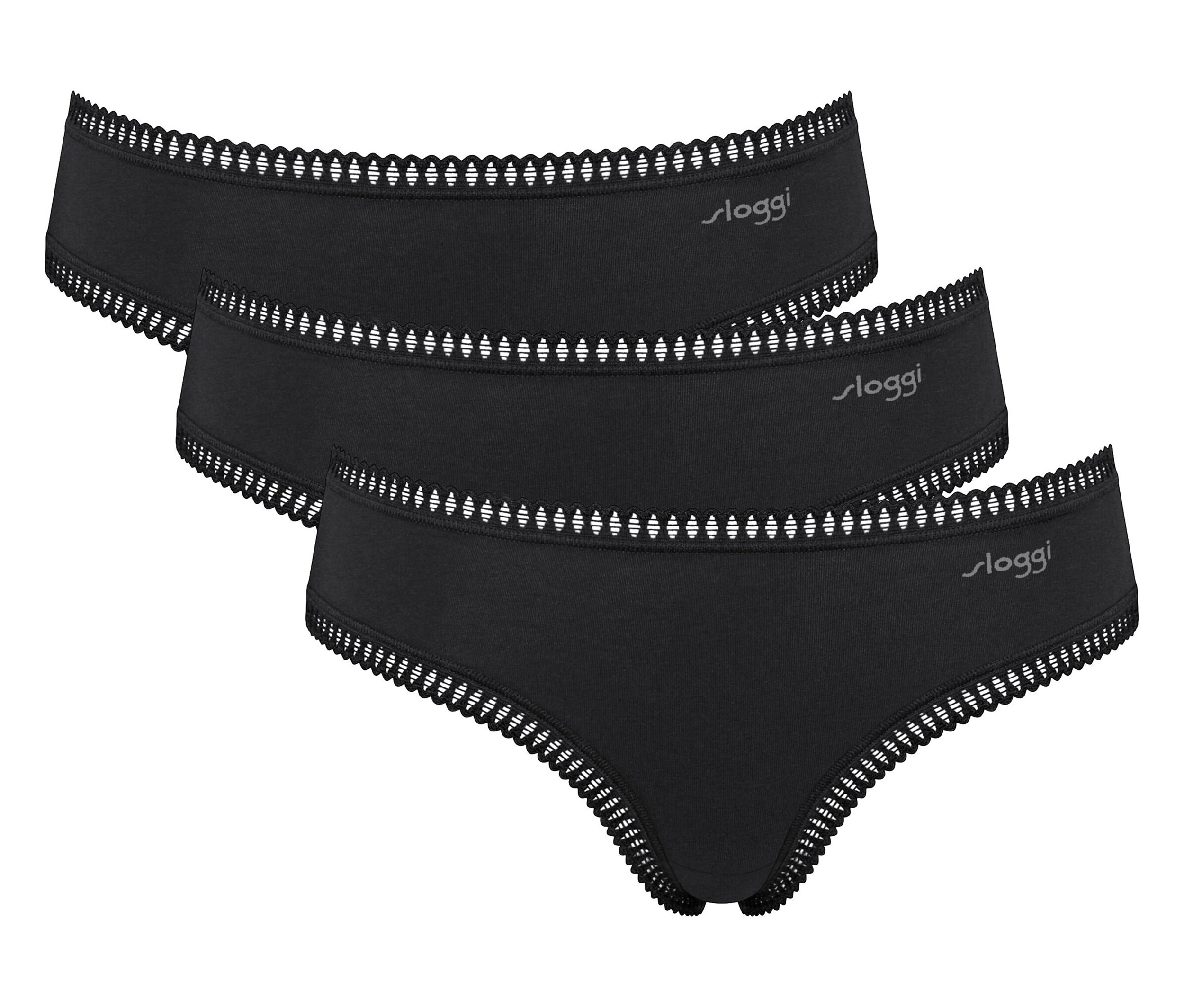 Trzy czarne majtki Sloggi z koronkowym wykończeniem ułożone jeden na drugim.