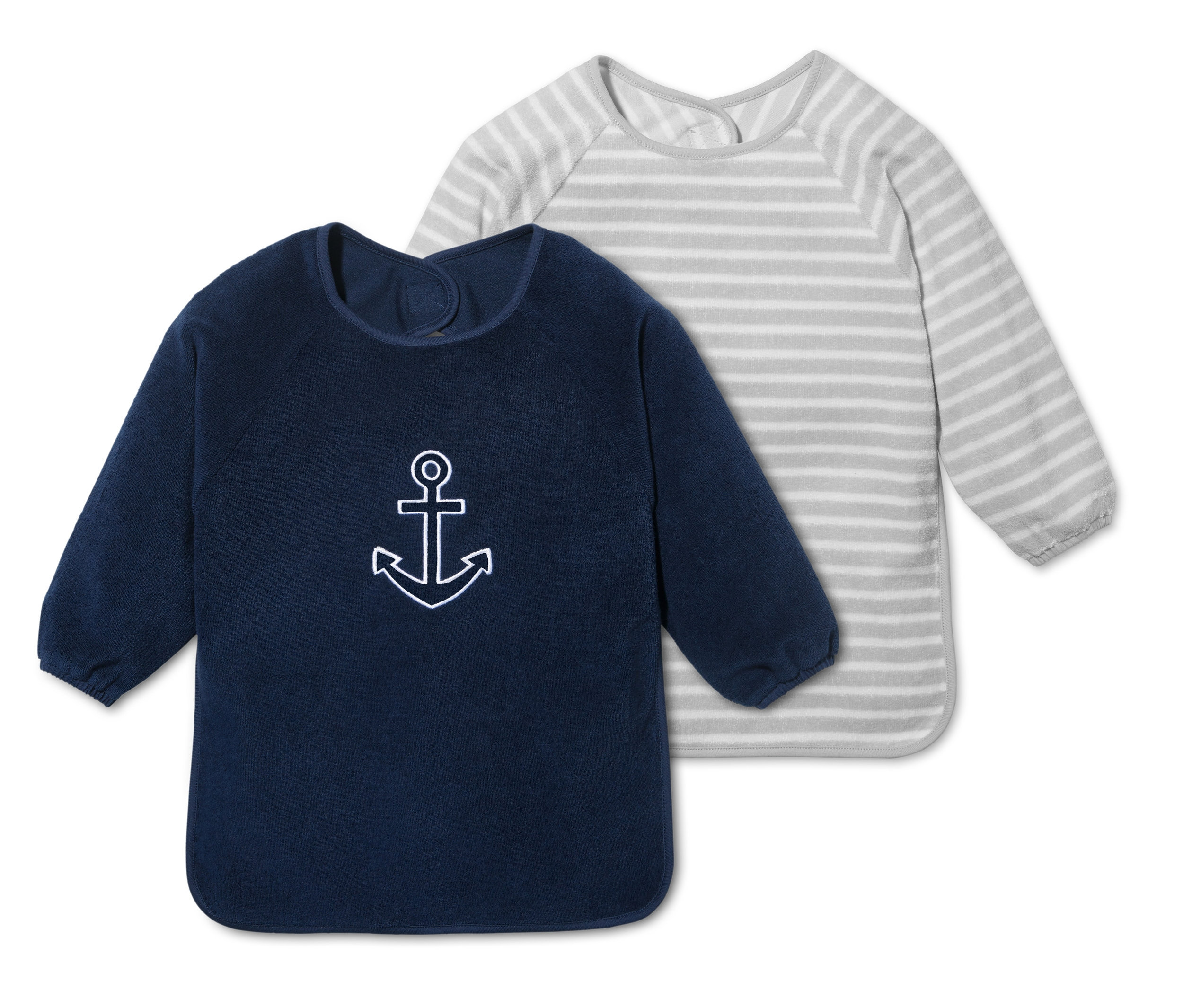 Dwa śliniaki z rękawami: jeden granatowy z białym kotwicą, drugi szary w paski.