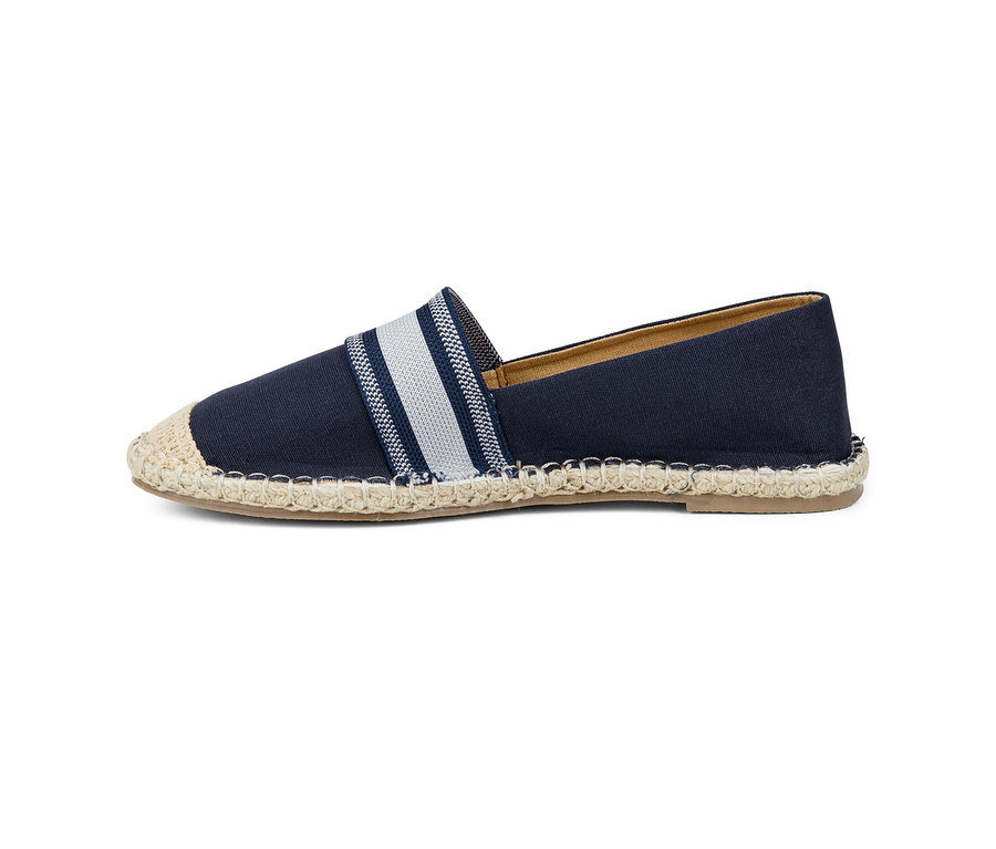 Granatowe espadryle.