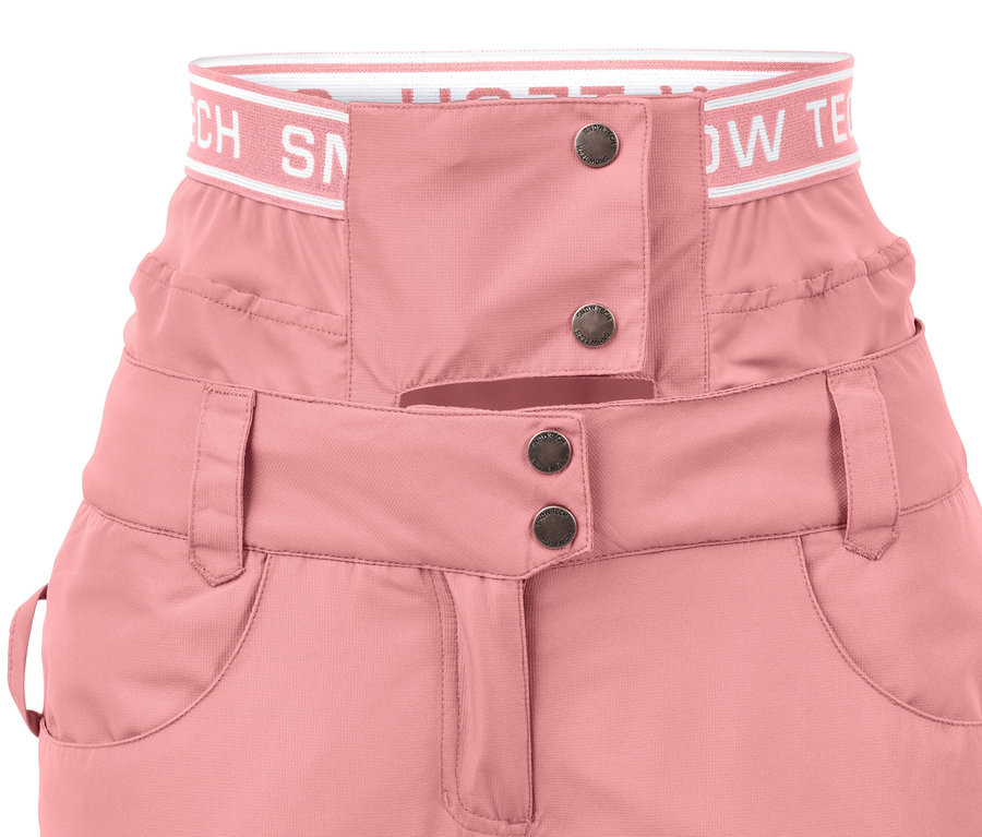 Różowe spodnie narciarskie i snowboardowe z guzikami.