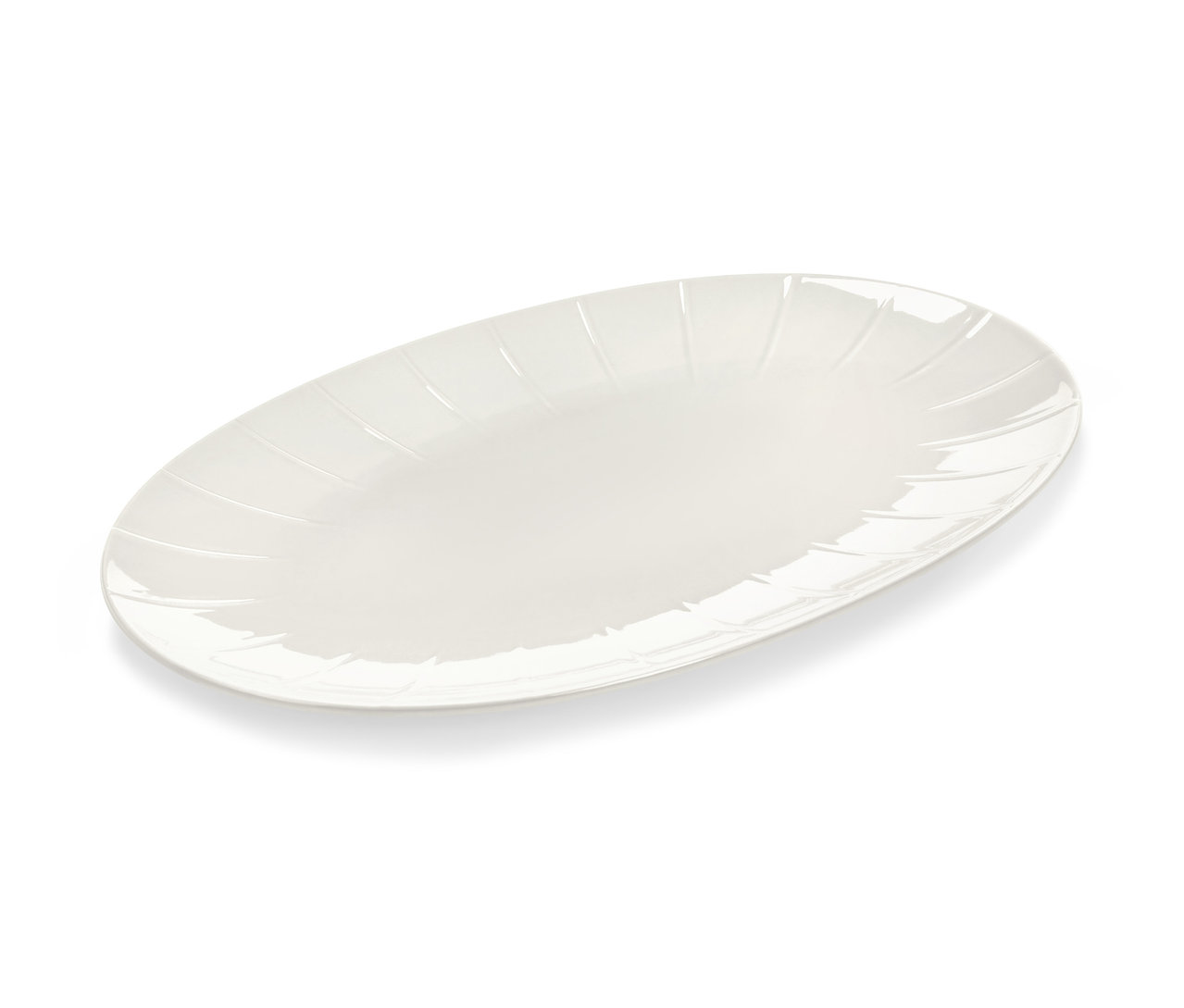 Owalna patera do serwowania w kolorze kremowym.