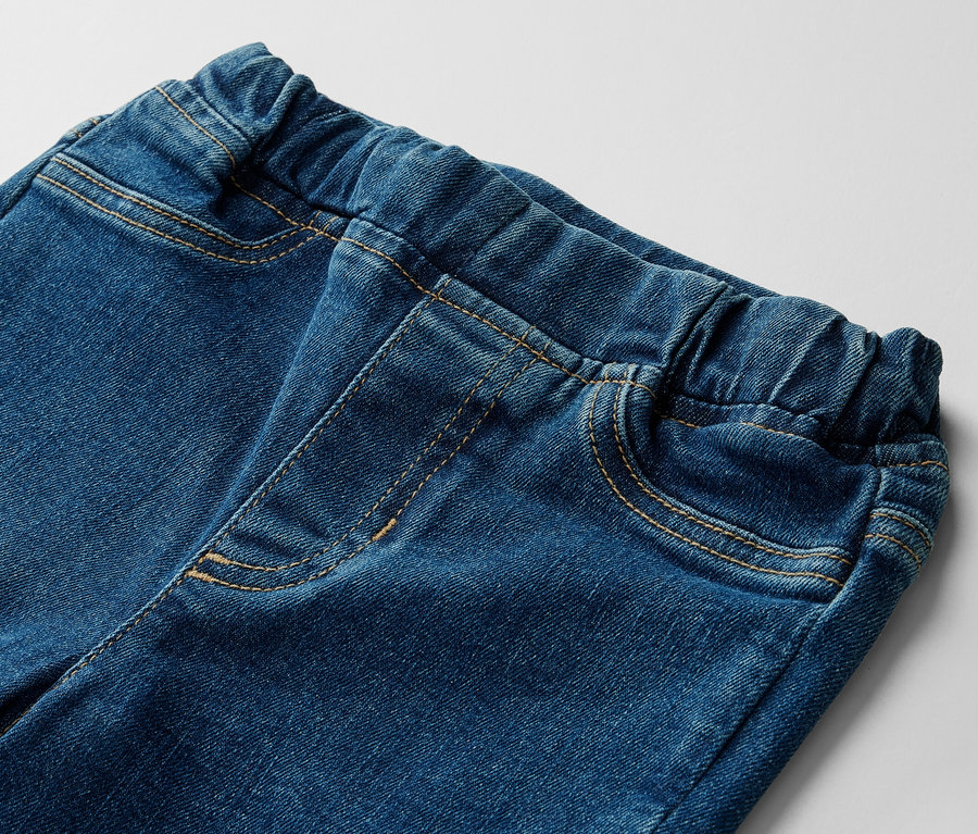 Detal spodni na gumce – fason „Luca”.