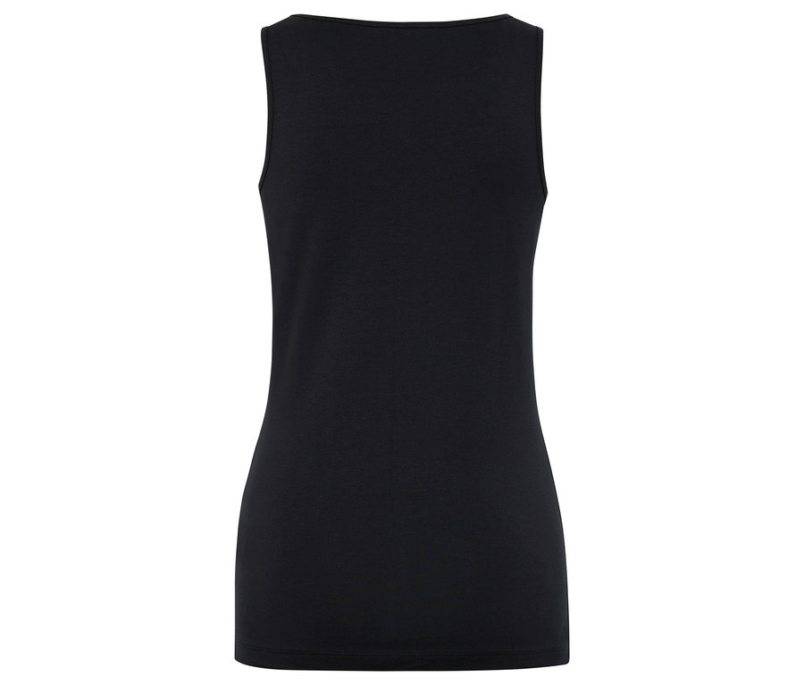 Zbliżenie na tył czarnego tank topu z kwadratowym dekoltem.