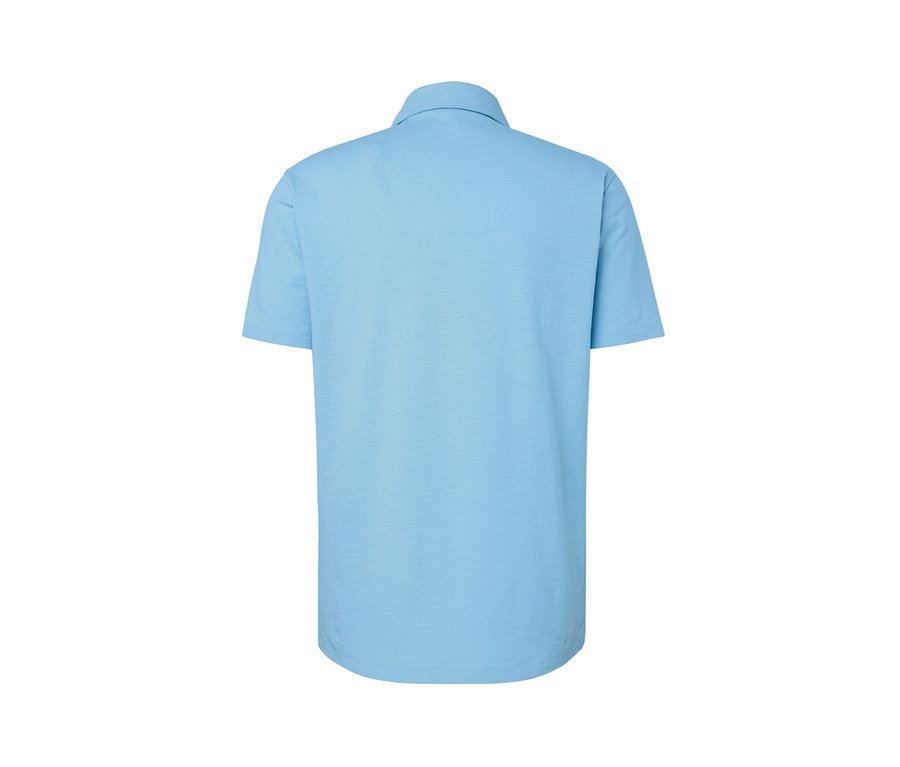 Niebieska koszulka polo.