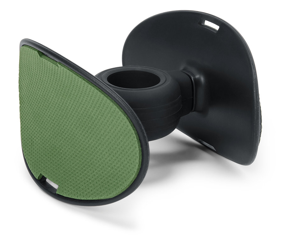 Szczegół czarnego uchwytu z zieloną podkładką.