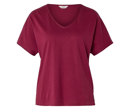 Burgundowy T-shirt z dekoltem w serek leży płasko.