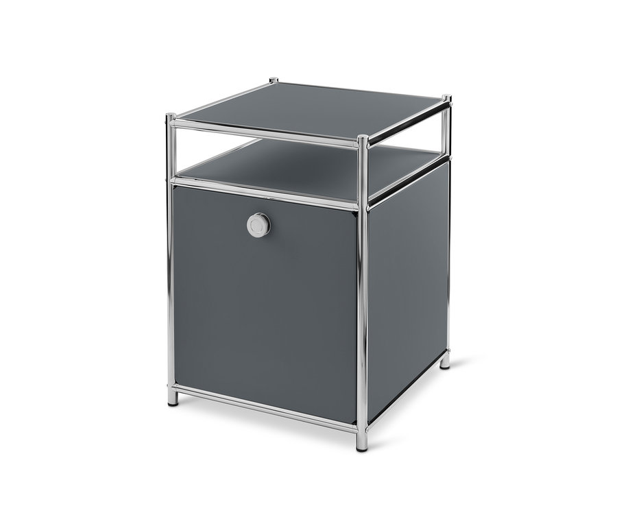 Szary metalowy kontener na kółkach »CN3« z klapą.
