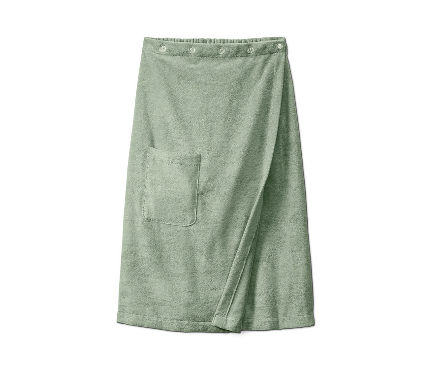 Zielony kilt do sauny z kieszenią i zapięciem na guziki.