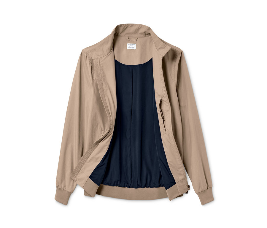 Rozpięta beżowa kurtka z granatową podszewką.