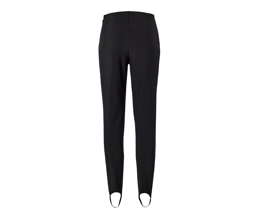 Czarne narciarskie obcisłe spodnie softshellowe.