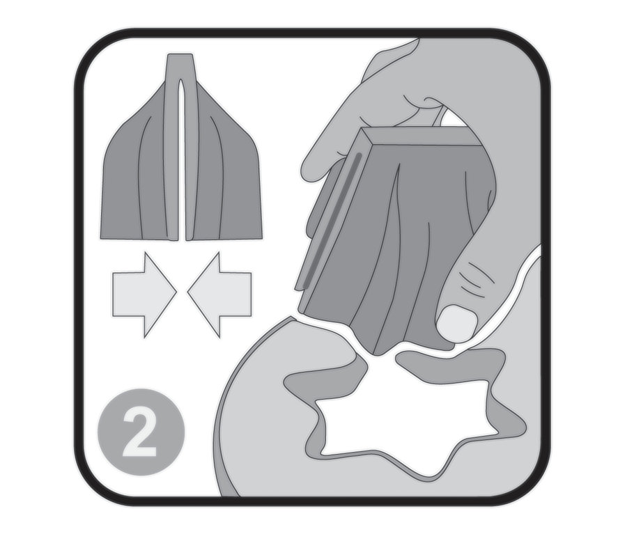 Ręka używa foremki do wykrawania ciastek w kształcie gwiazdy na cieście.