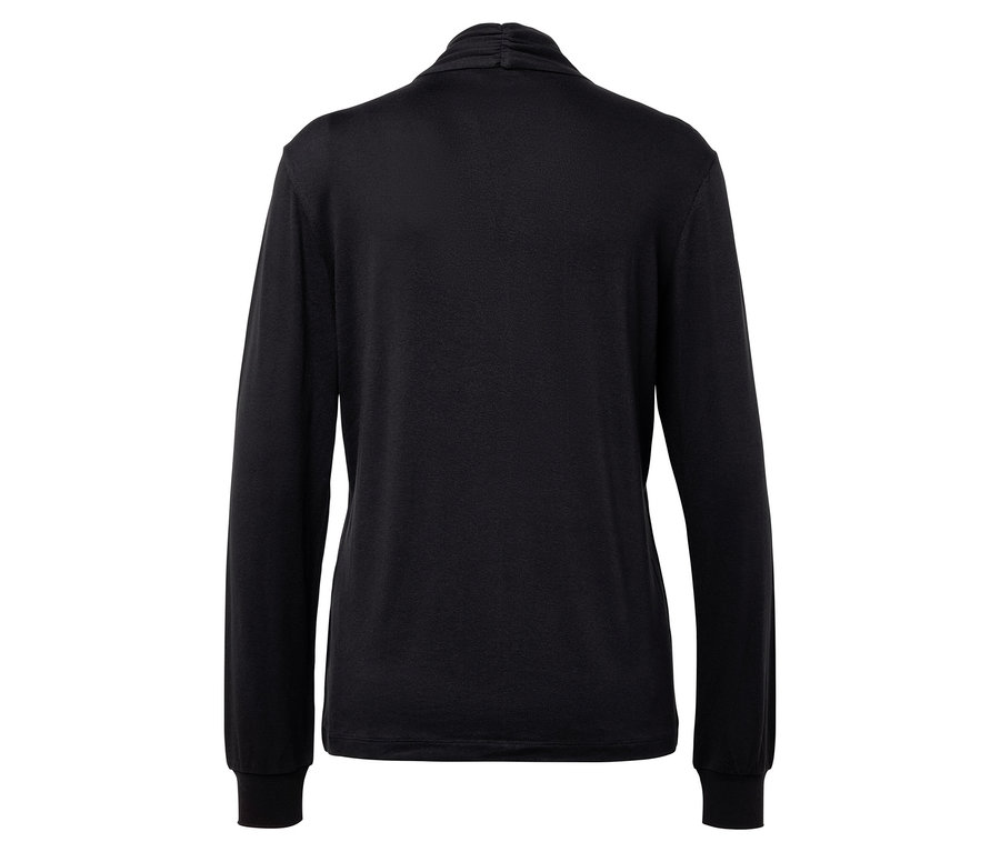 Widok z tyłu czarnej koszulki z długim rękawem i golfem.