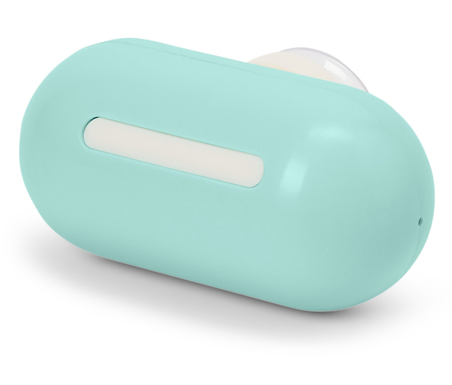 Jasnoniebieskie etui z białym paskiem.