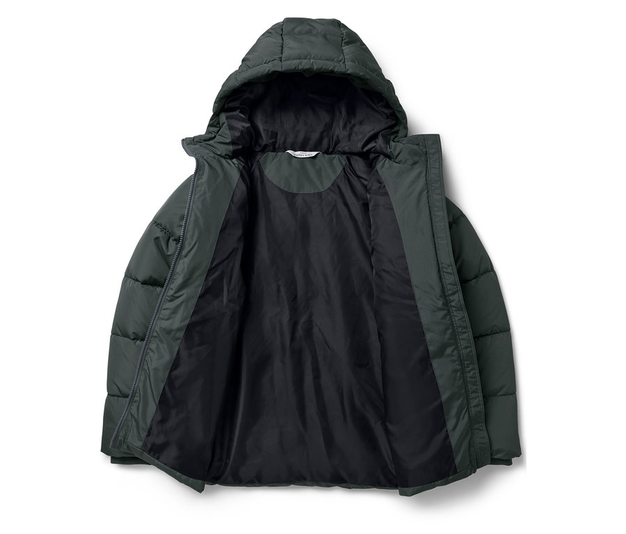 Rozpięta zielona kurtka puchowa z kapturem. Wnętrze kurtki jest czarne.