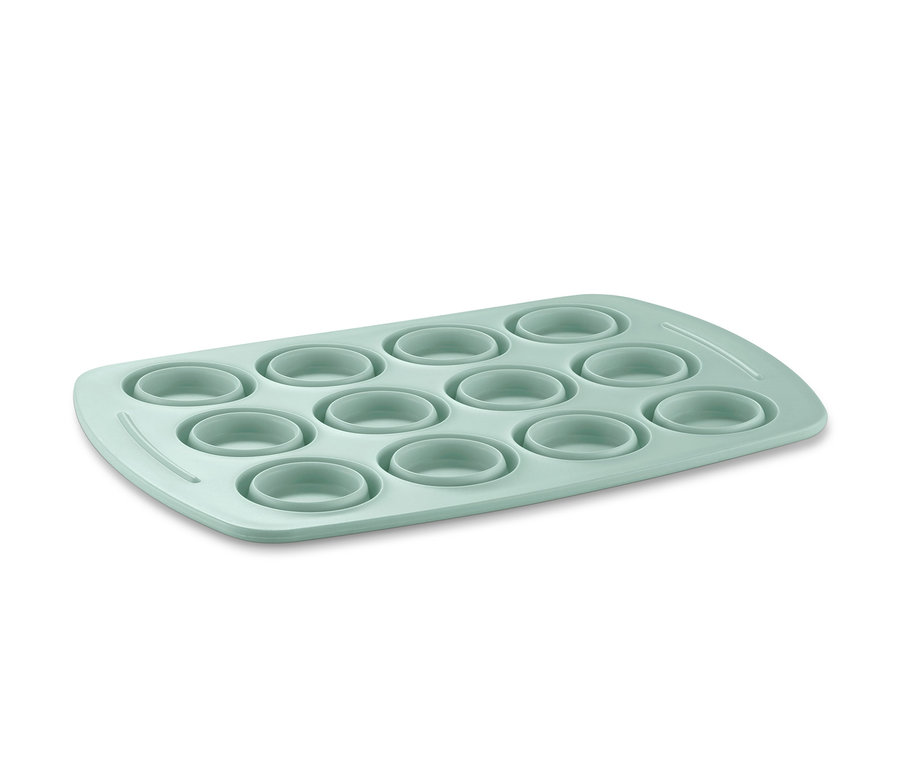 Miętowa silikonowa forma do muffinów z dwunastoma wgłębieniami.