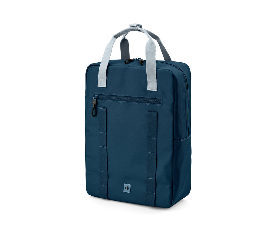 Niebieski plecak outdoorowy z szarymi paskami.