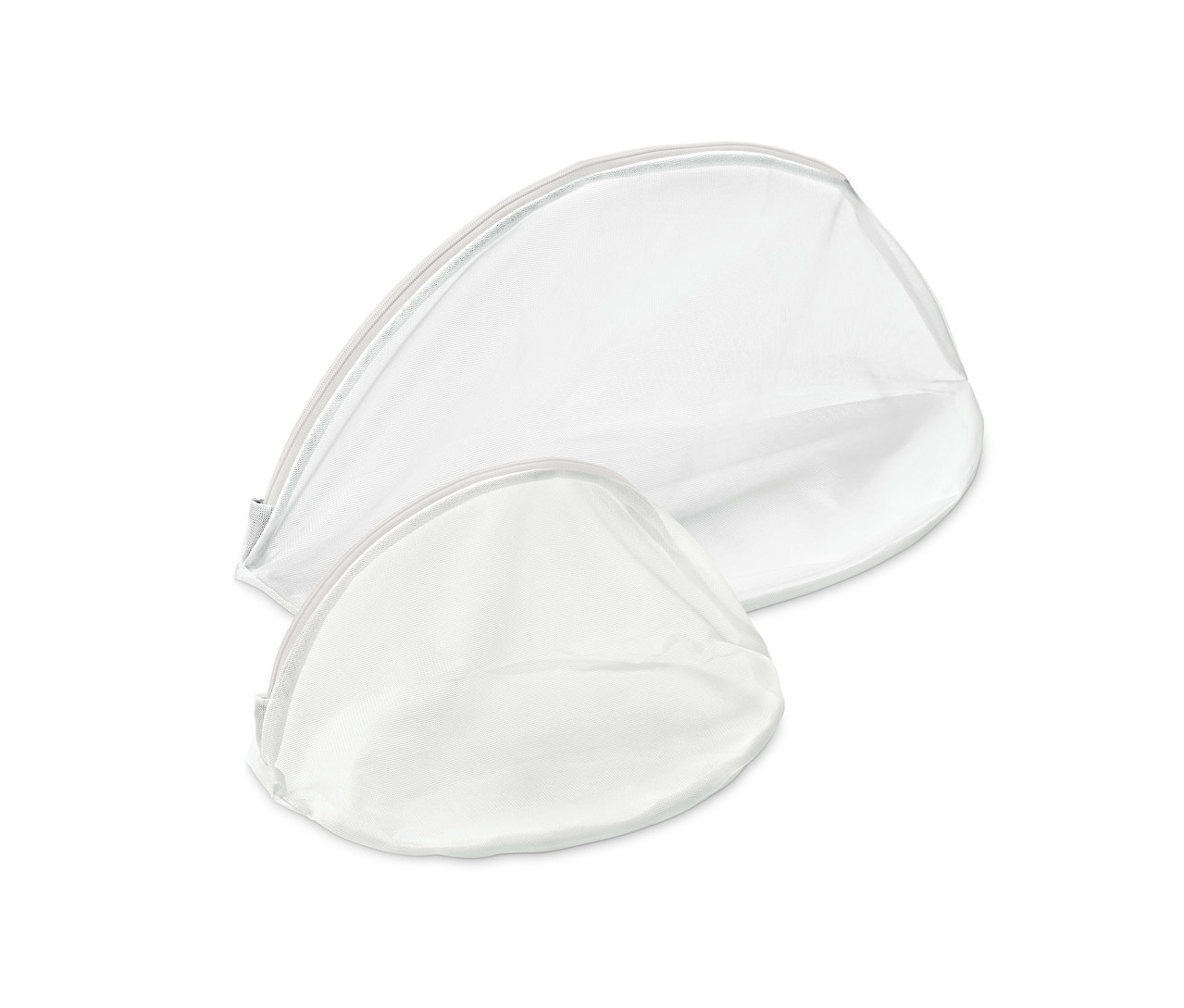 Dwie białe woreczki do prania w różnych rozmiarach.