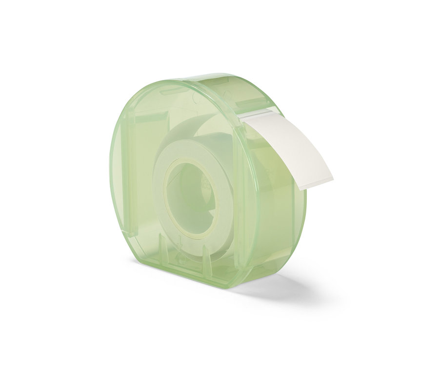 Przezroczysty, jasnozielony podajnik taśmy do etykietowania z rolką białych etykiet.