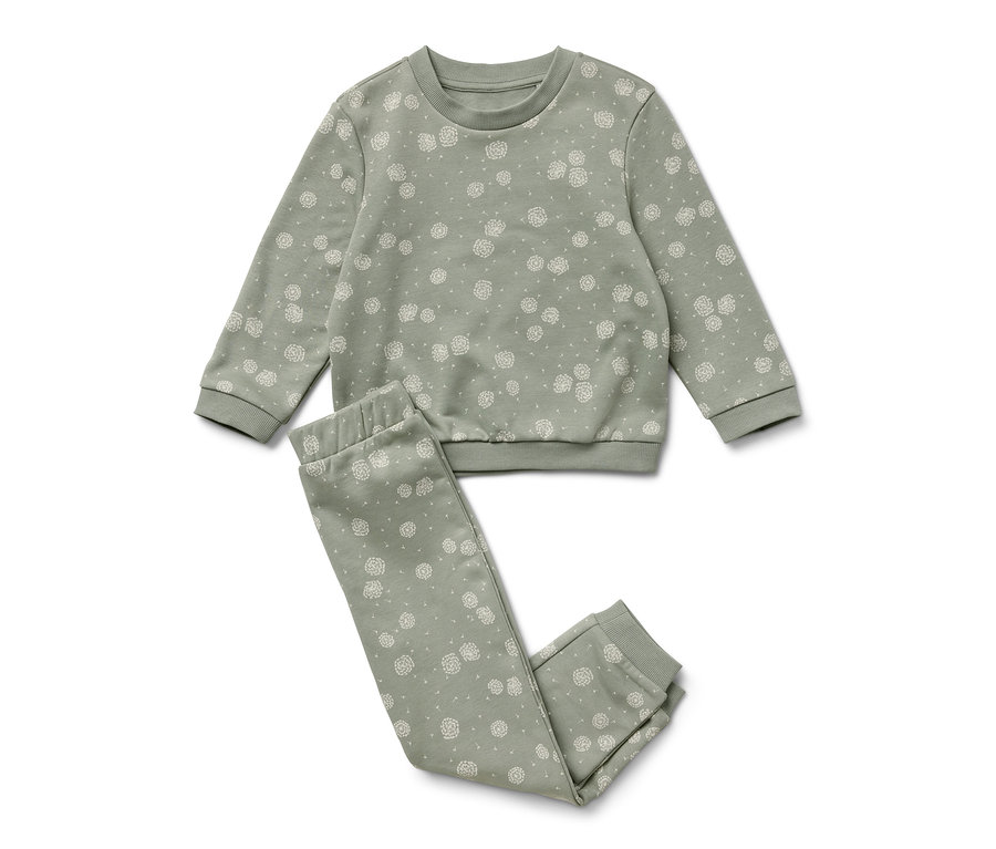 Zielony zestaw dresowy z białymi kwiatami.