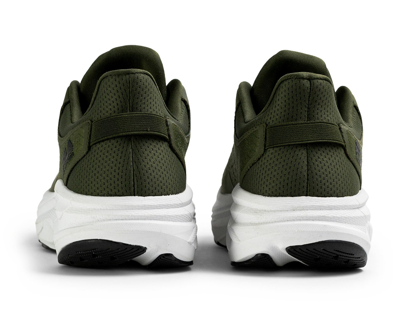 Widok z tyłu dwóch męskich sneakersów FILA Retron w kolorze beetle-white.