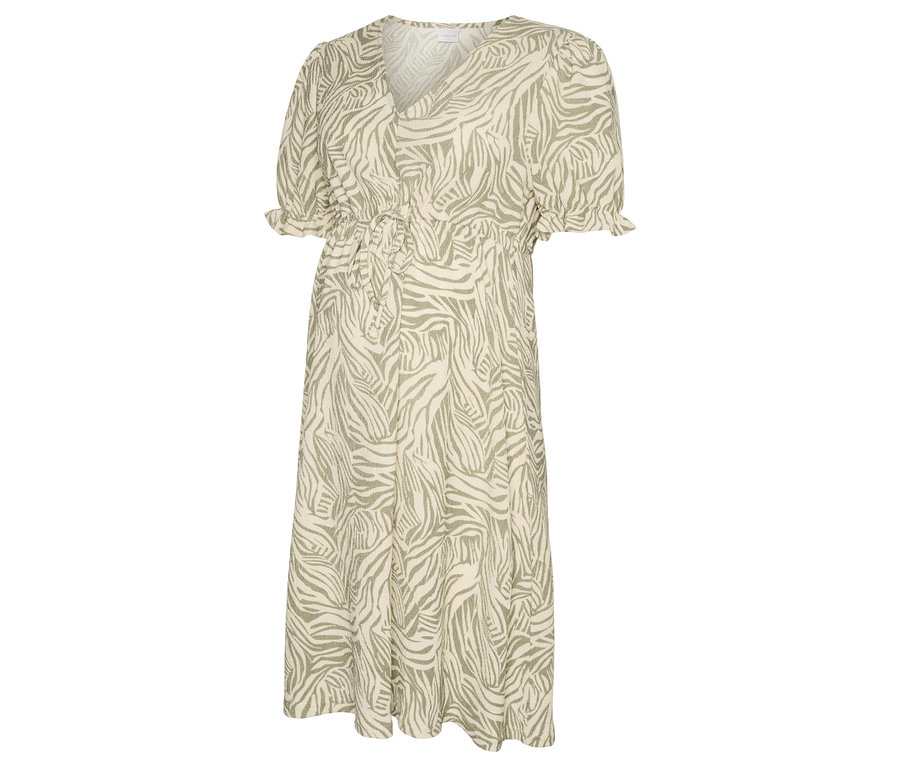Długa, jasna sukienka w zielony wzór zebry, z dekoltem w serek, krótkimi rękawami i sznurkiem w talii.