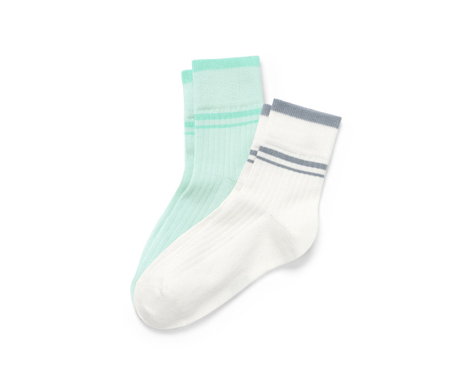 Dwie pary skarpet sportowych.