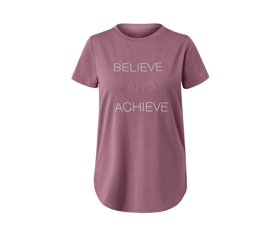 Różowa koszulka sportowa z napisem "Believe and Achieve".