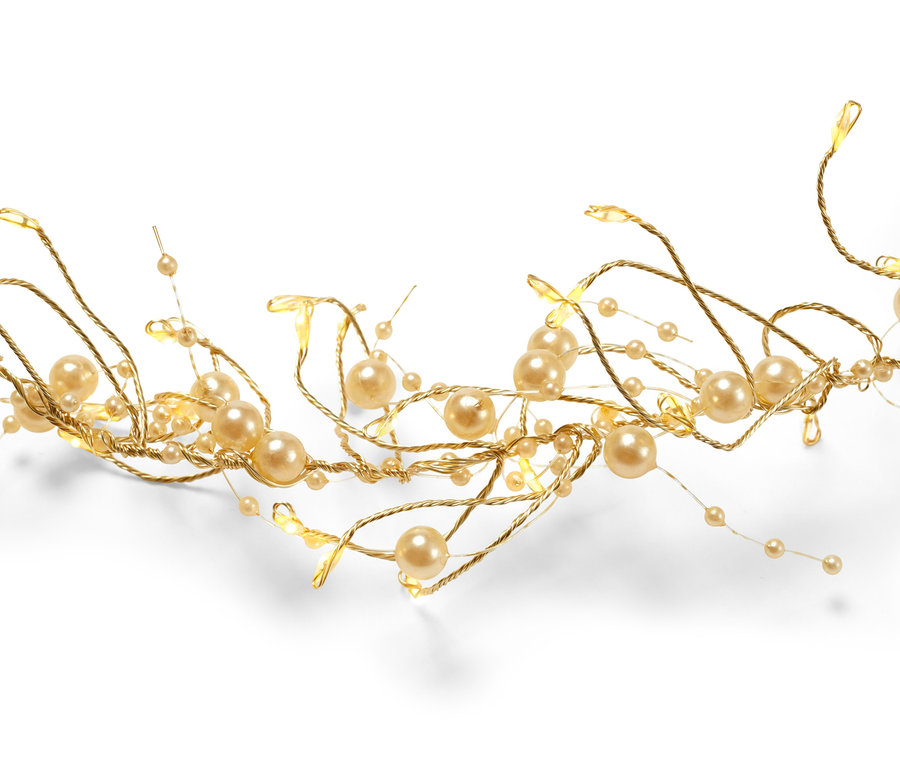 Złota girlanda LED z perłami na białym tle.