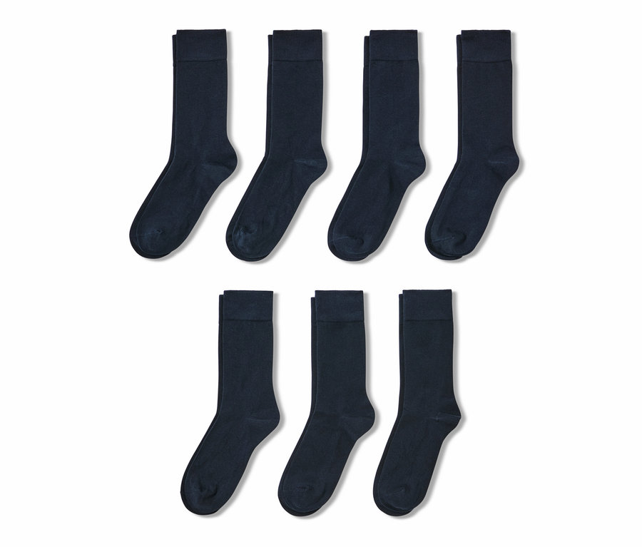 Siedem par skarpetek.