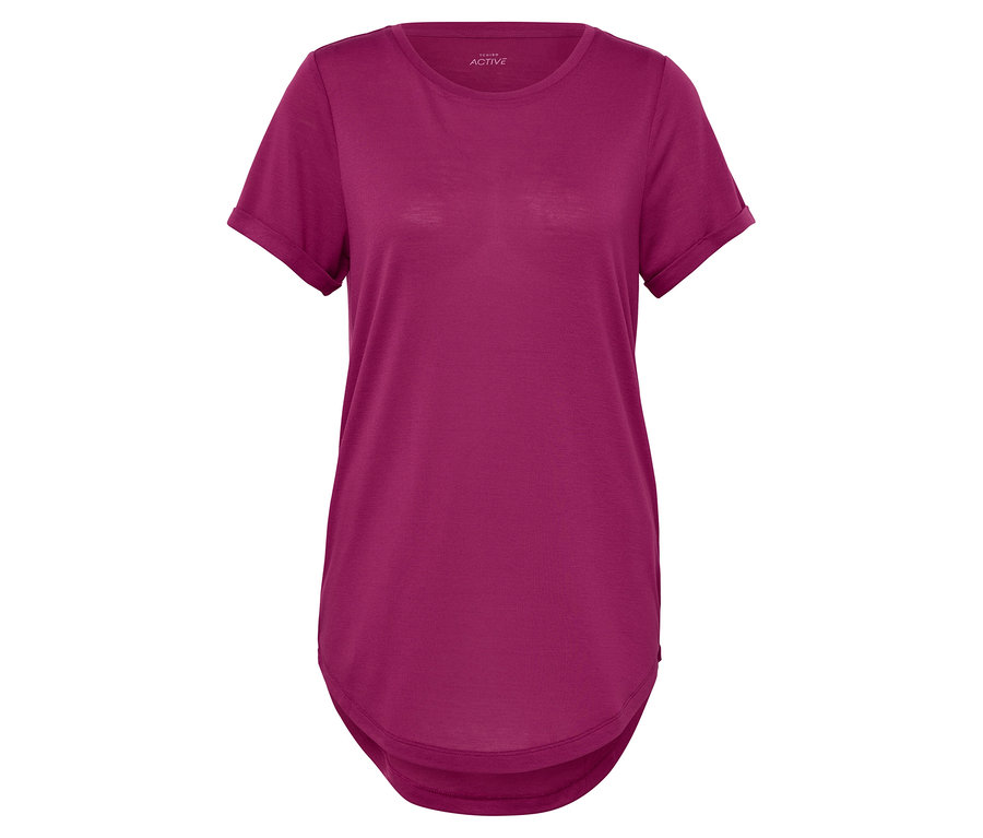 Fioletowa koszulka z krótkim rękawem i okrągłym dekoltem.