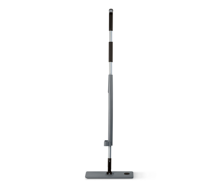 Szary mop z funkcją spryskiwania.