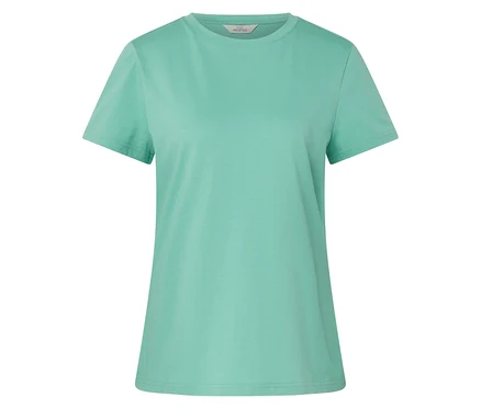 Jasnoturkusowy t-shirt leży na białym tle.