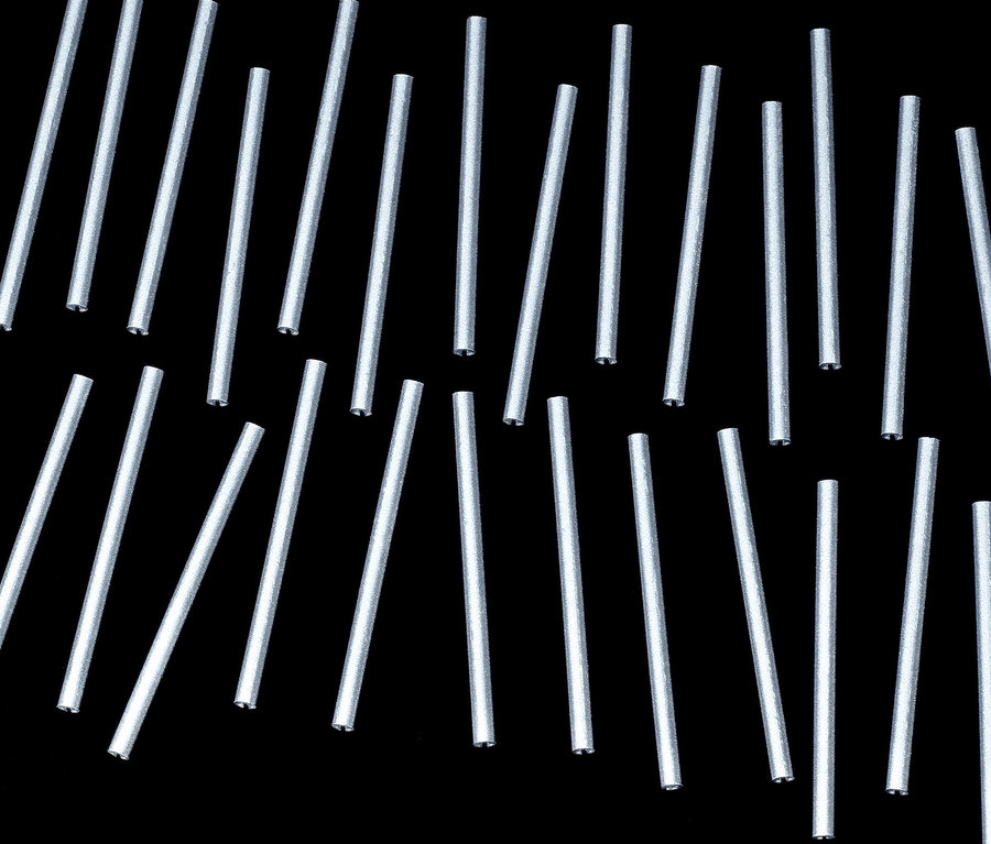 Rozproszone odblaski na szprychy, 36 sztuk, na czarnym tle.