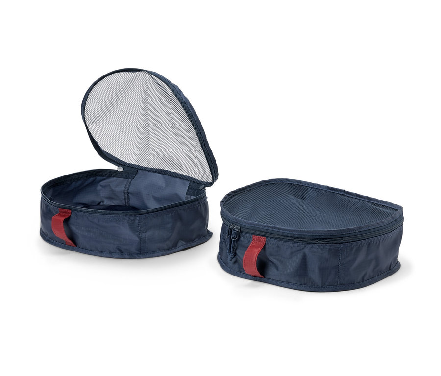 Dwa niebieskie organizery do plecaka, jeden otwarty i jeden zamknięty.