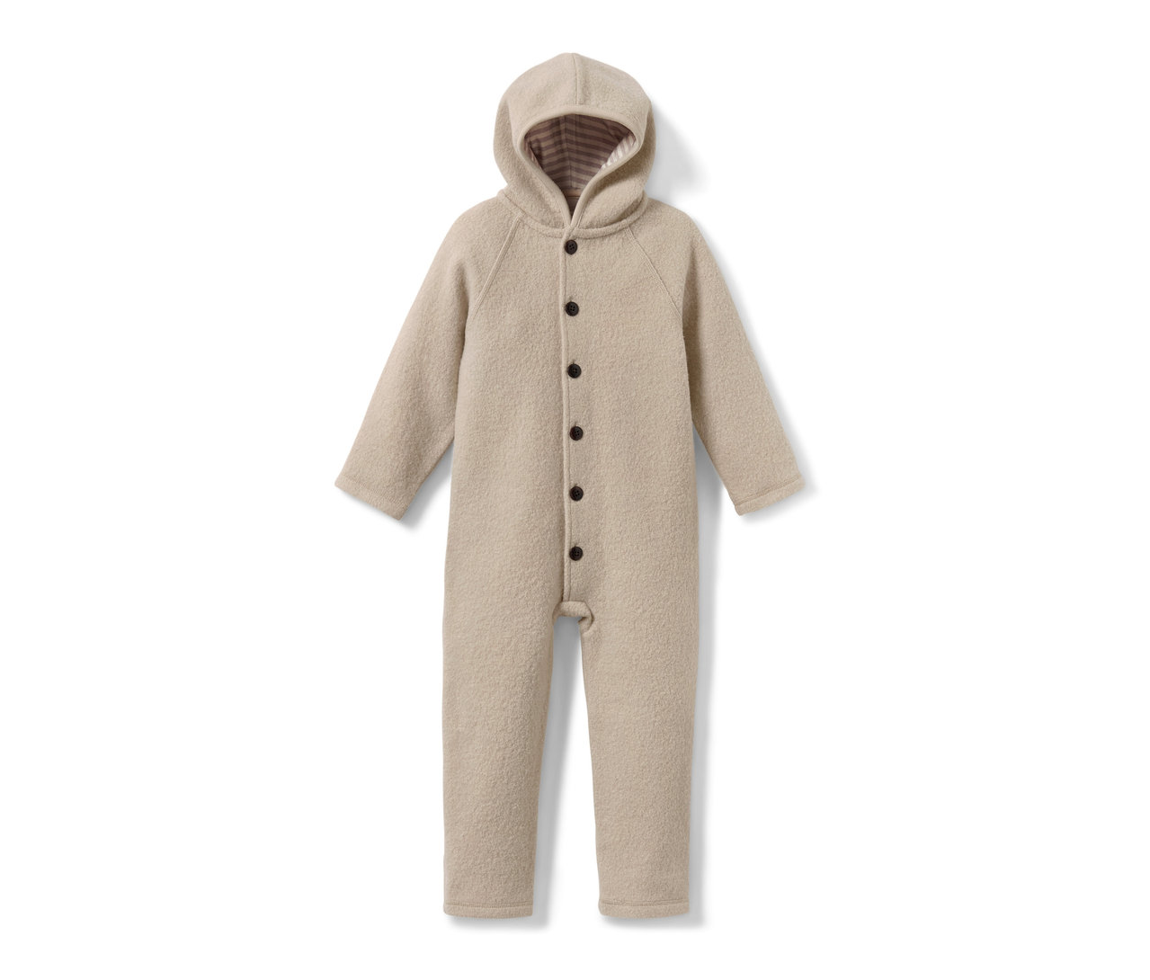 Beżowy kombinezon z wełny merino z kapturem, zapinany na guziki.