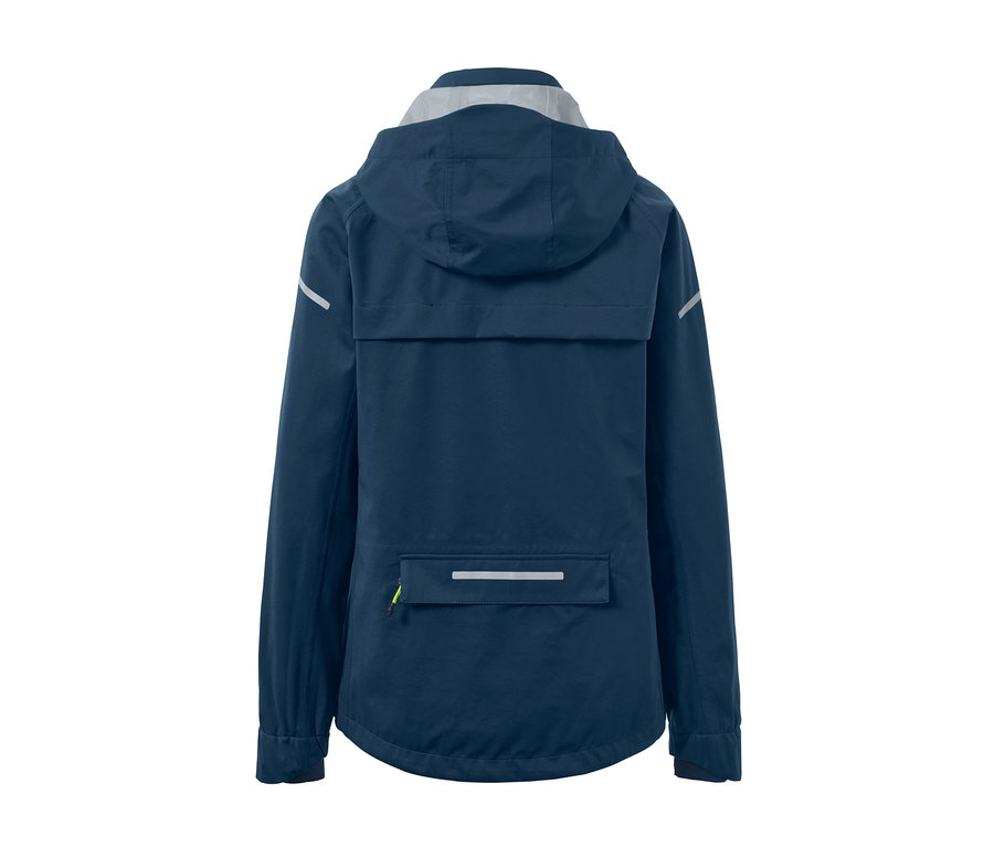 Granatowa kurtka przeciwdeszczowa na rower z kapturem i elementami odblaskowymi.