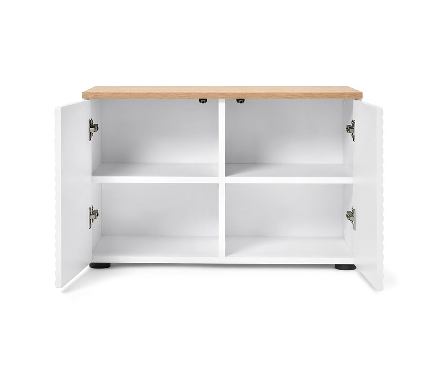 Otwarta biała ławka z miejscem do przechowywania.