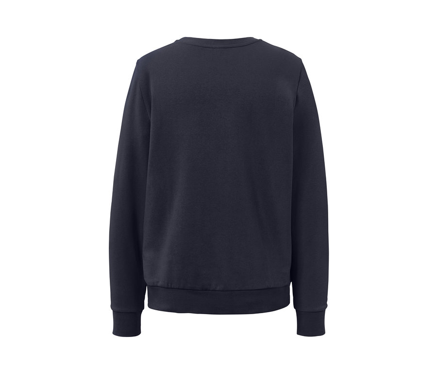 Granatowa bluza dresowa.