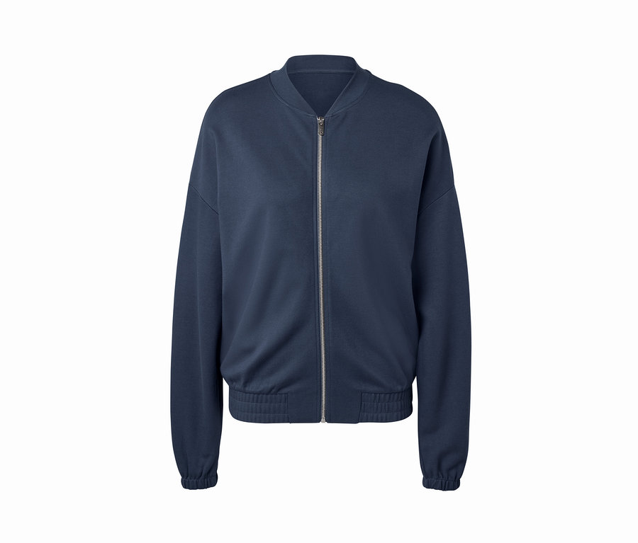 Granatowa rozpinana bluza dresowa zapinana na środku na zamek błyskawiczny.