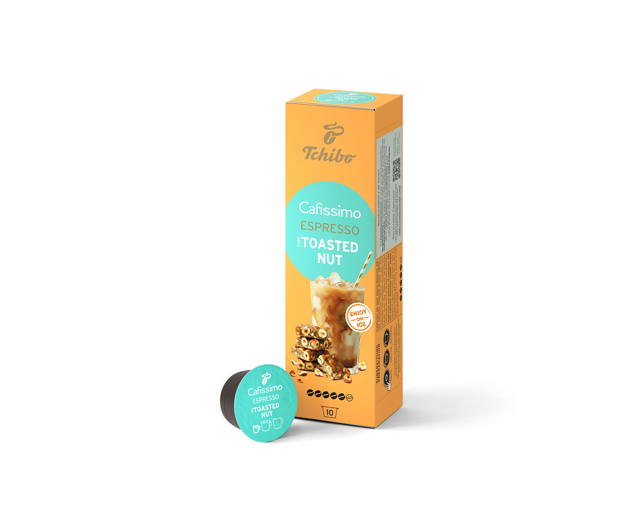Pomarańczowe opakowanie Tchibo Cafissimo Espresso Tosted Nut 10 szt. Kawa w kapsułkach z grafiką kawy mrożonej i jedna kapsułka.