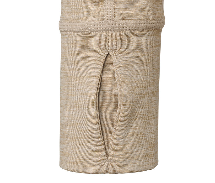 Zbliżenie na beżową kurtkę z kapturem »Softtouch«, pokazujące otwór na kciuk na mankiecie.