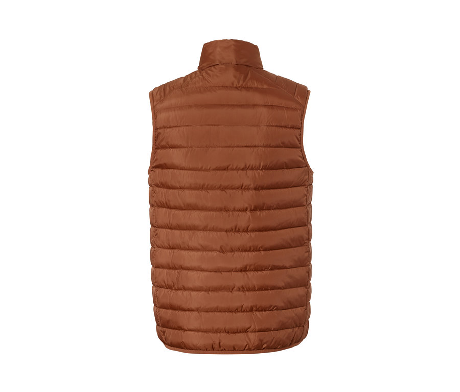 Widok z tyłu koniakowej kamizelki pikowanej.