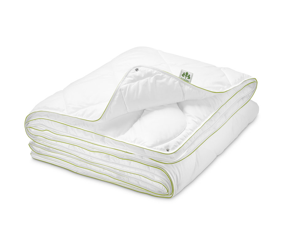 Złożona biała pikowana kołdra irisette® greenline z lamówką.