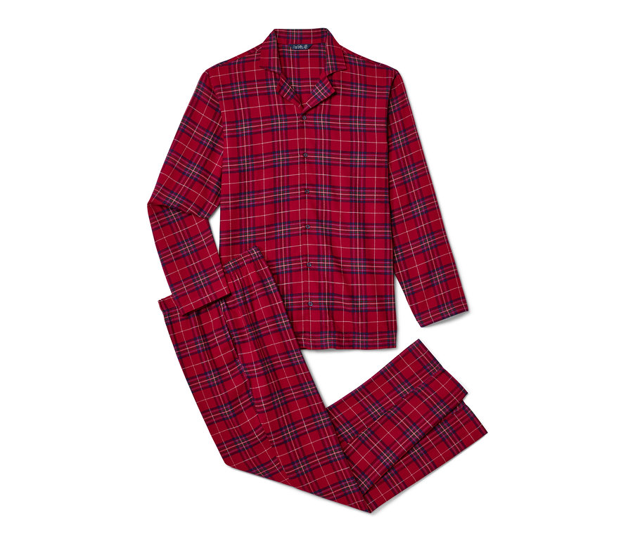 Czerwona flanelowa piżama w kratę.