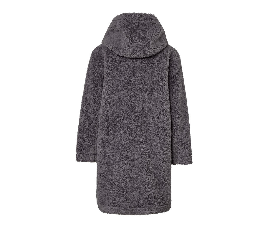 Szary płaszcz pluszowy z kapturem widziany od tyłu.
