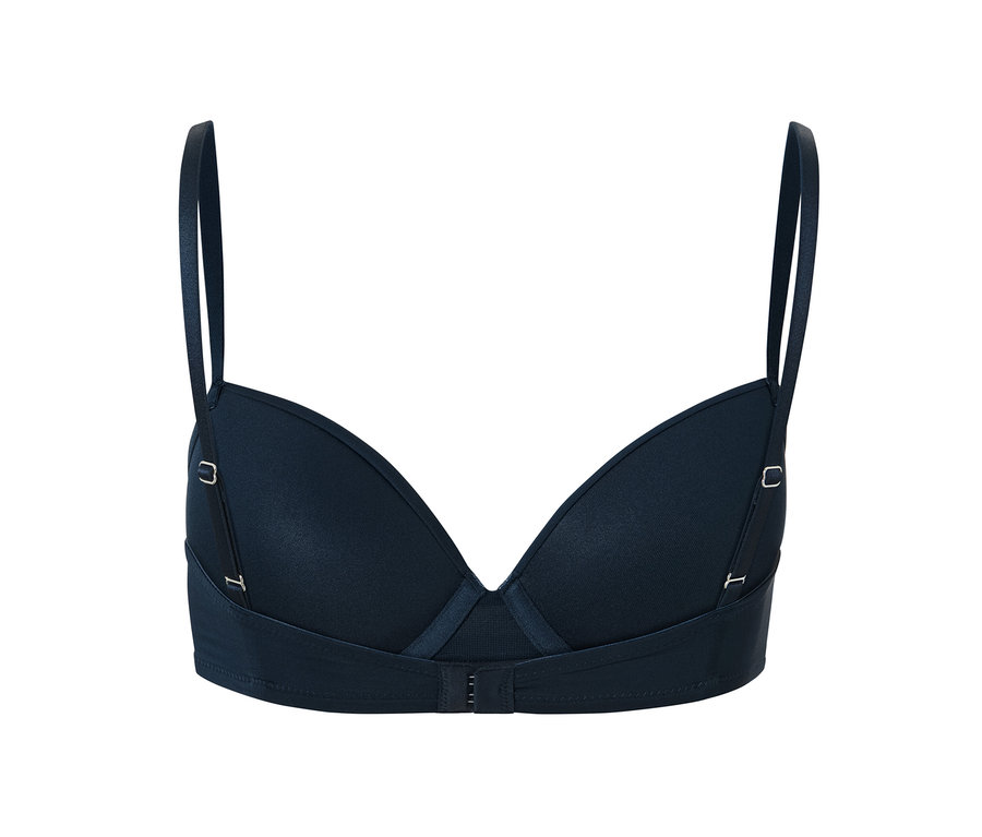 Zbliżenie na tył jednego z 2 biustonoszy z modelowanymi miseczkami.