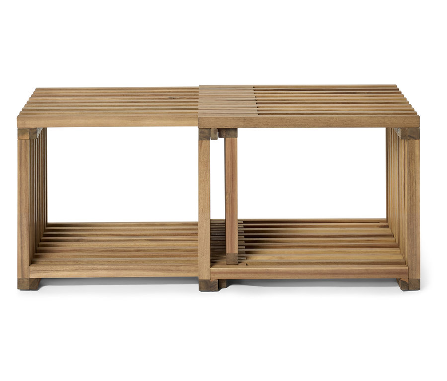 Dwa połączone drewniane regały z listwami.