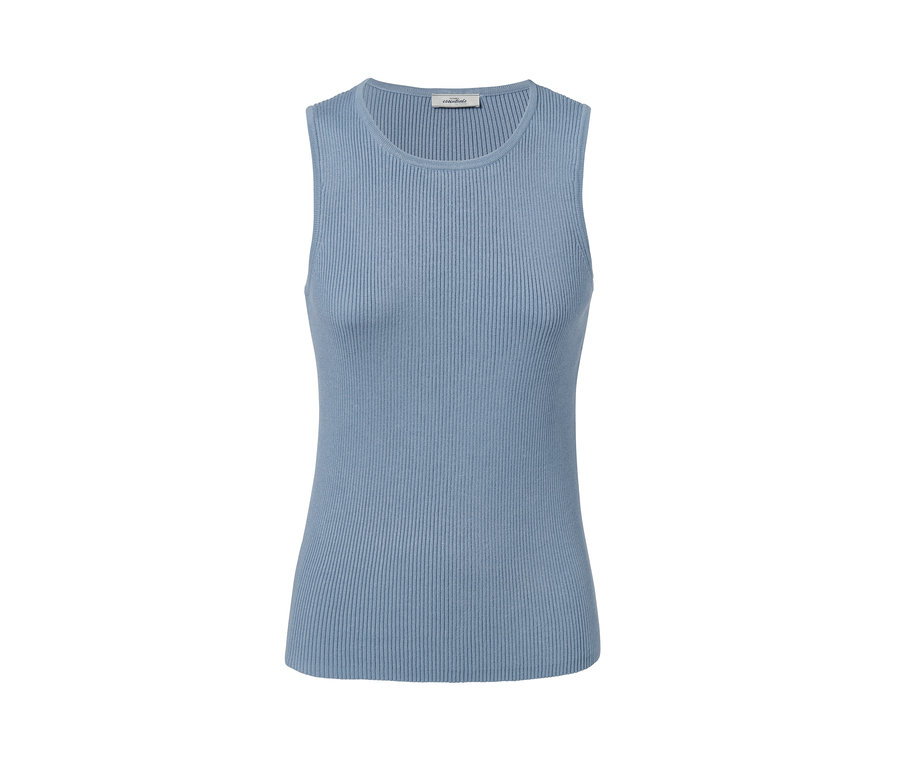 Zbliżenie na szaroniebieski top z dzianiny.